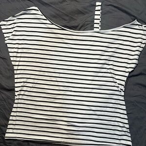 Chic Off-Shoulder Black and White Striped Women's Tee